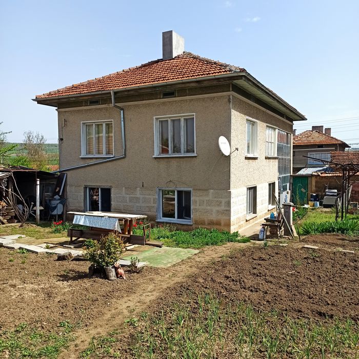 Къща в с.Гецово на два етажа