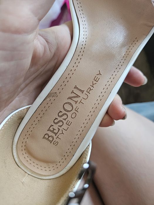 Продам босоножки