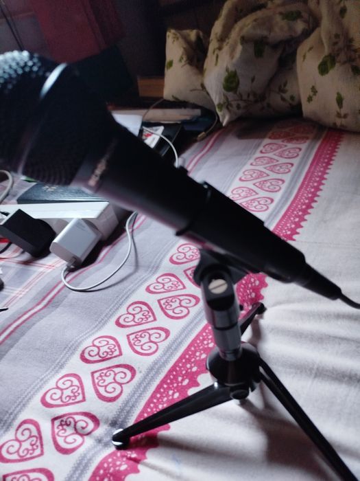 Microfon cu stativ Hama dm 20, noi, ușor negociabil, urgent