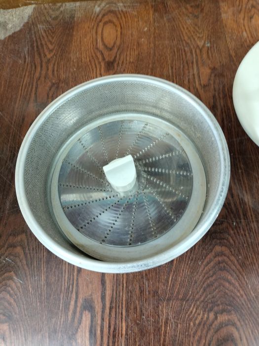 Запчасти от соковыжималки .