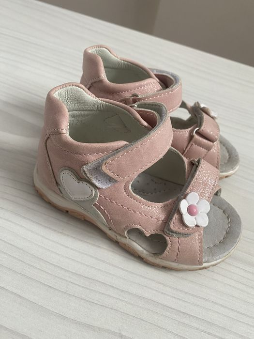 Vand sandalute ferita