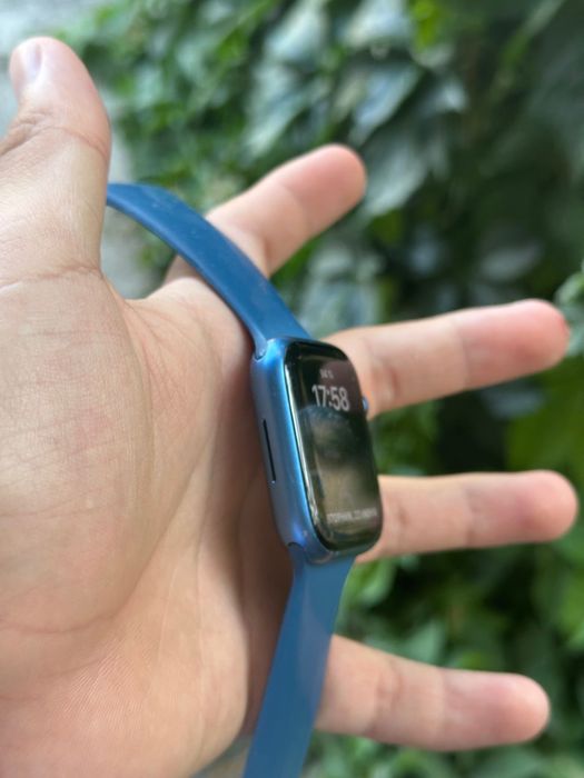 Apple Watch 7 blue
