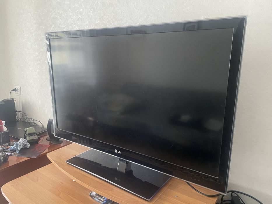 Продаю телевизор LG, диагональ 42 дюйма