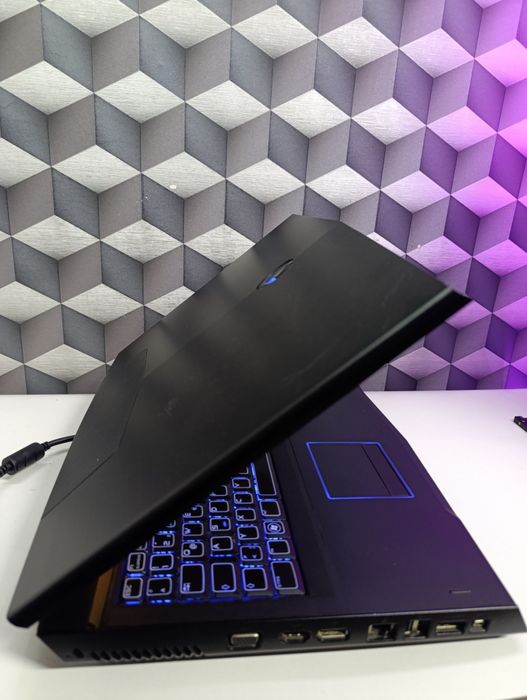 Laptop de colecție impecabil Dell alienware 17 inch model m17x