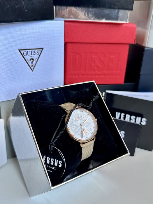 Дамски часовник Versus by Versace Gold