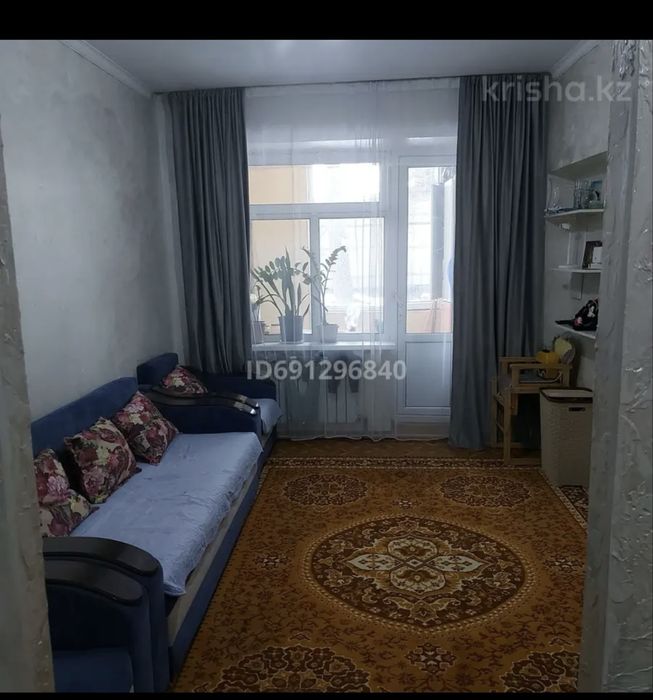 Продам двух комнатную квартиру .