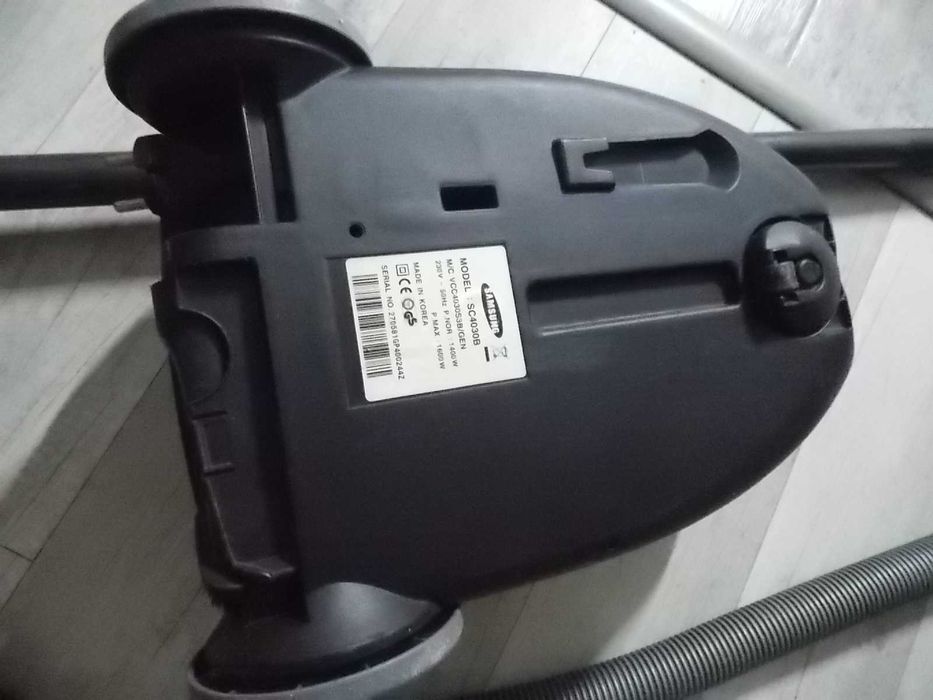 aspirator SAMSUNG 1600w - 180 lei