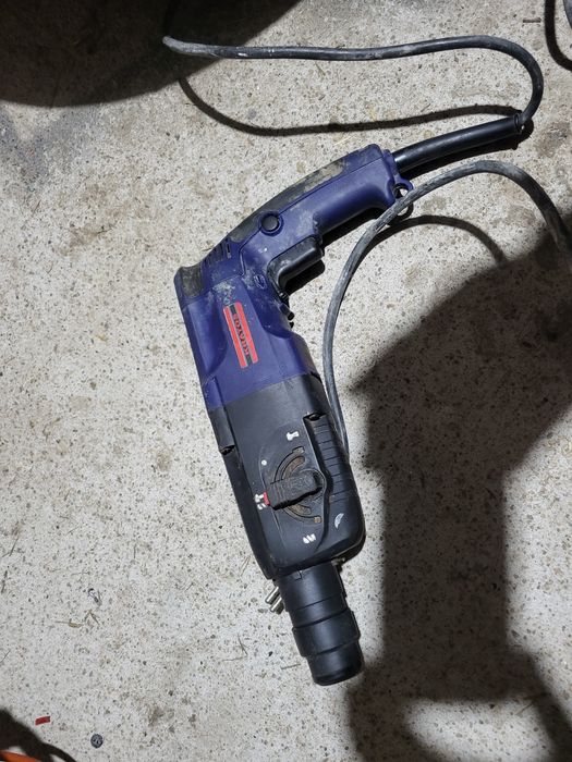 Ciocan rotopercutor defect