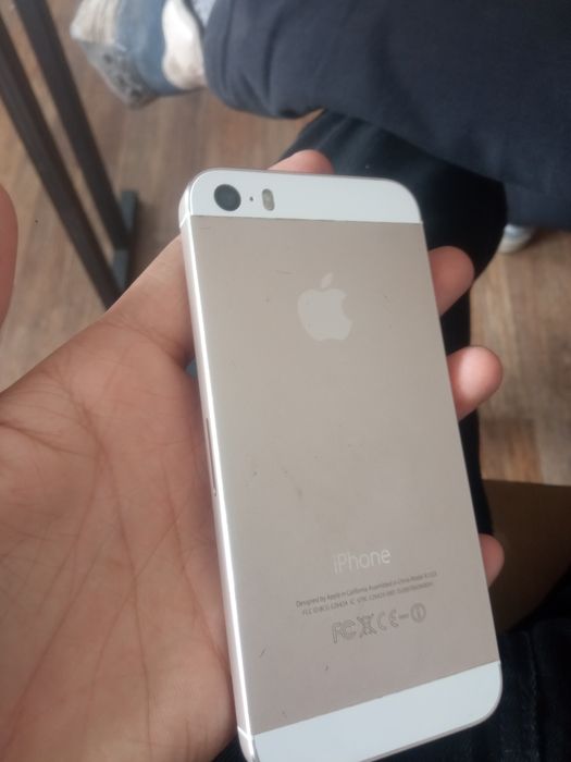Продам айфон 5s.