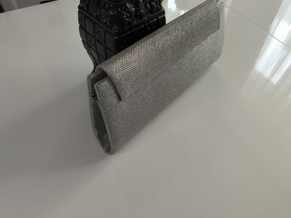 Малка дамска чанта за официални поводи