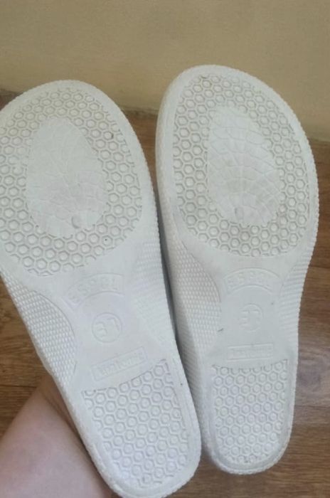 Новая белые шлёпки