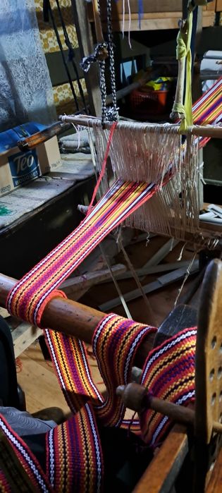 Brâu penttu costumul popular țesut în război /ceară