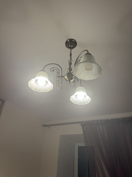 Продам люстру 3 рожковую