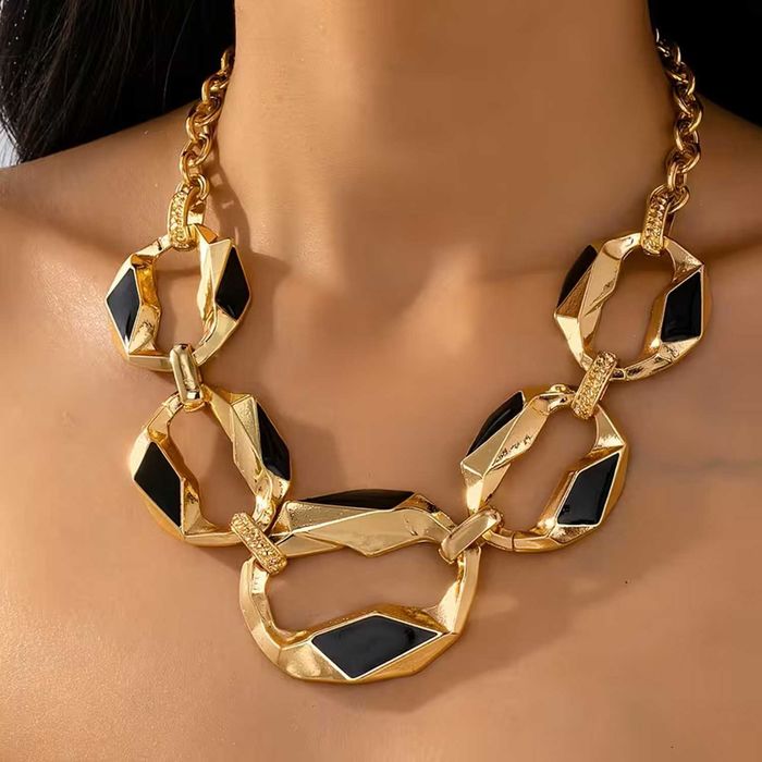 Модерно и изискано геометрично колие