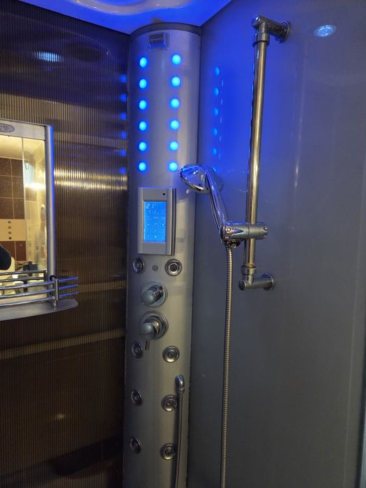 Cabina dus cu cadita si accesorii