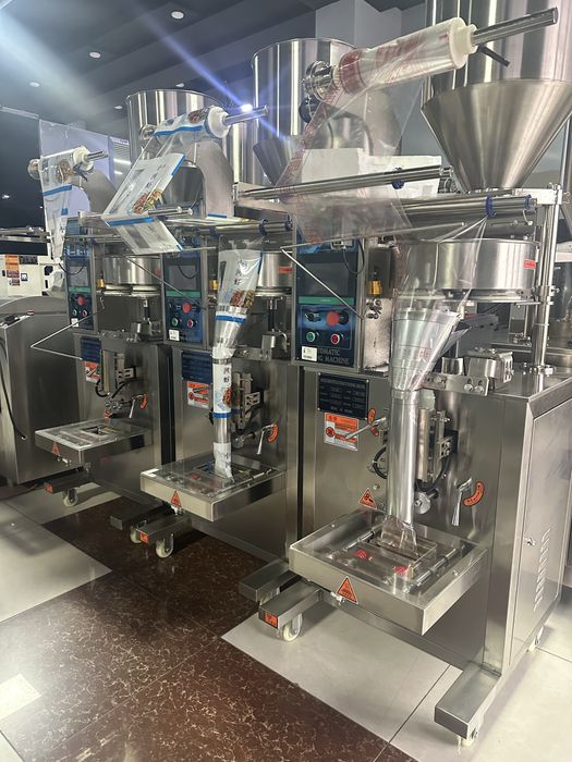 Vertikal qadoqlash uskunasi вертикални упаковщик