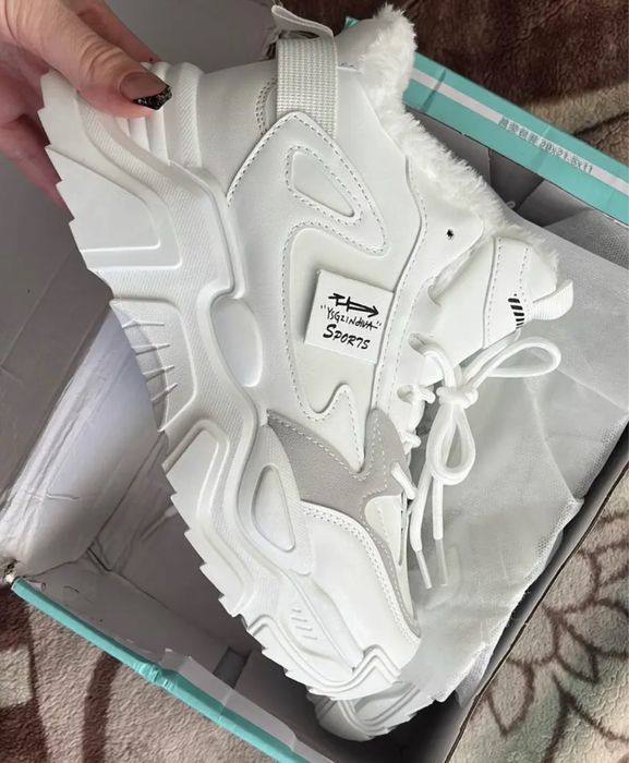 Новые зимние кроссовки