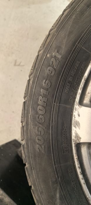 Jenti cu cauciucuri de iarna rulate o iarna