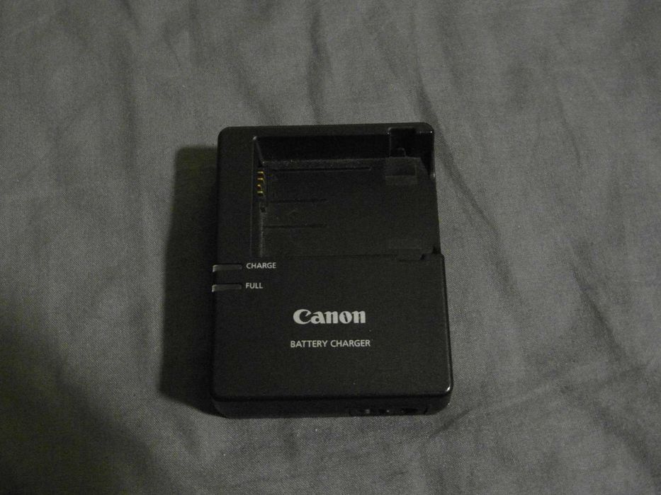 Фотоапарат Canon EOS 550D във идеално състояние,със - 4 бр.Обективи
