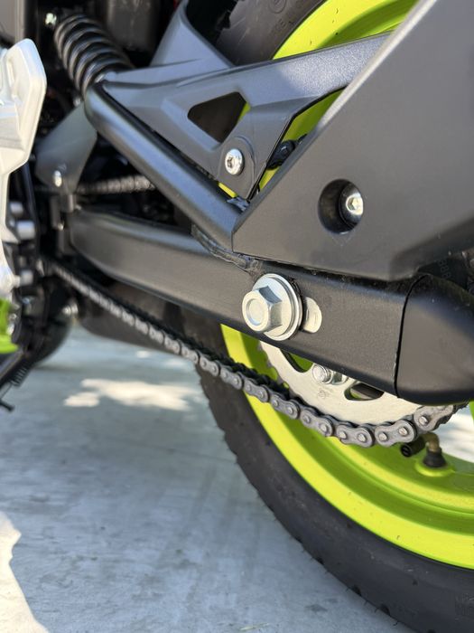 Motocileta Benelli 125 TNT