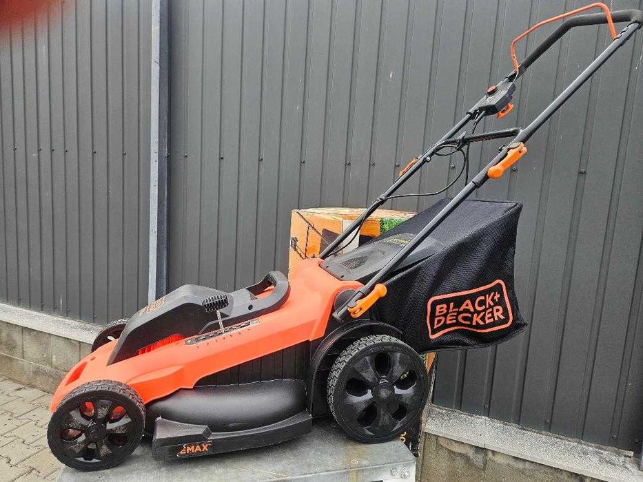 Masina electrica de tuns iarba Black Decker