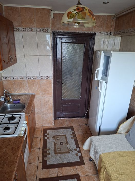 Inchiriez apartament 2 camere mobilat si utilat.