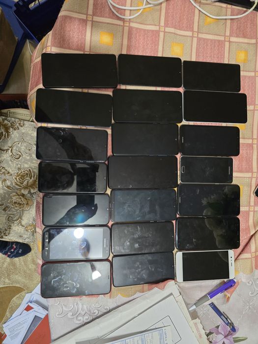 De vinzare lot telefoane sub prețul pieței