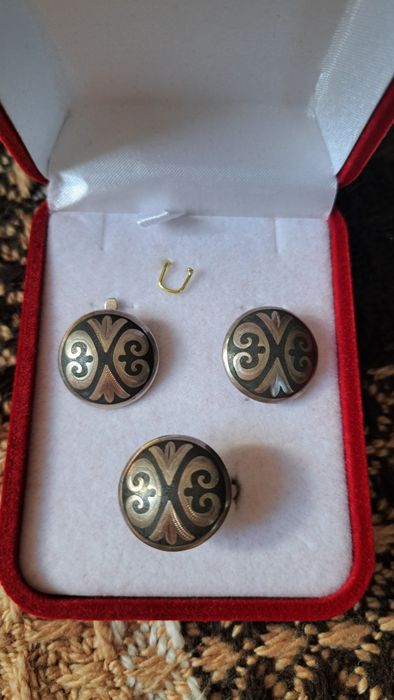 Серебрянные наборы серьги, кольцо,