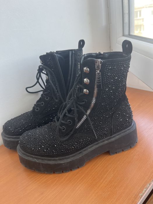 Дамски боти с камъчета