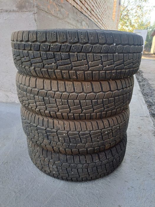 Автошина қыстық дөңгелек. Зимный