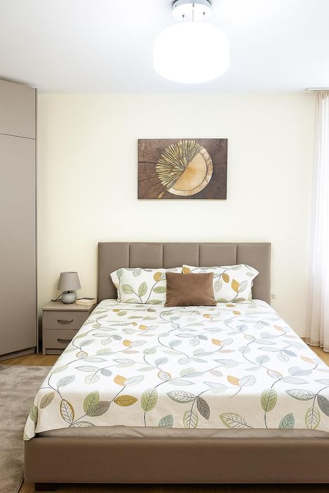 Новообзаведен двустаен апартамент в Центъра