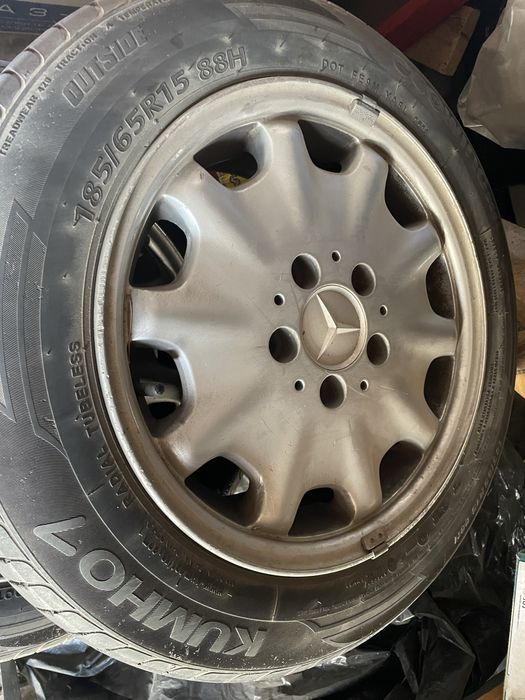 Продам диски с шиной комплект лето
