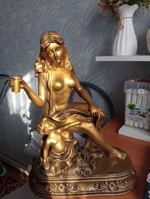 Продаю статуэтку красивую