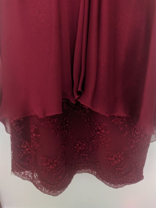 Vând rochie mărimea 34-36, voal și broderie, culoare bordo