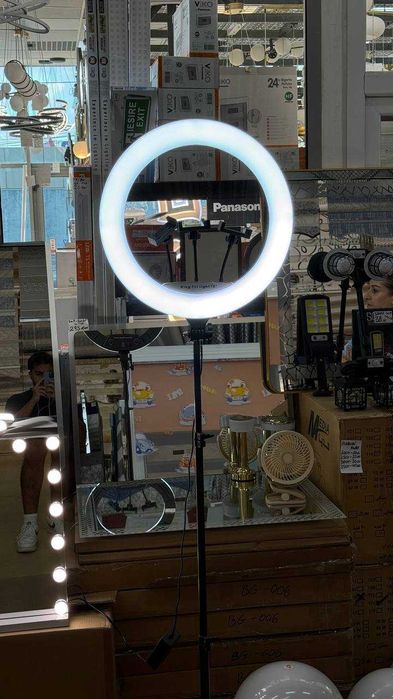 Ring Light Profesional 18" cu Trepied și 3 Suporturi pentru Telefon