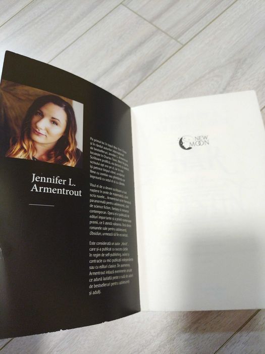 Cartea Har si Destin scrisa de Jennifer  L. Armentrout