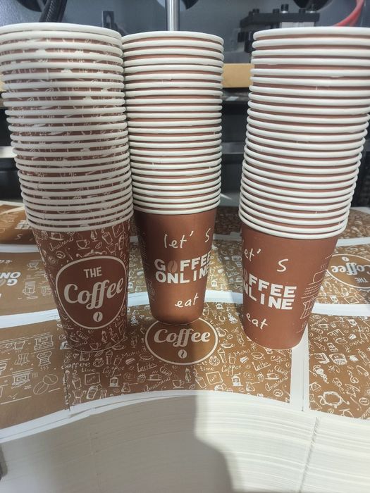 Одноразовые бумажные стаканы в ассортименте