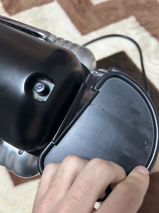 Vand aparat Nespresso cu capsule