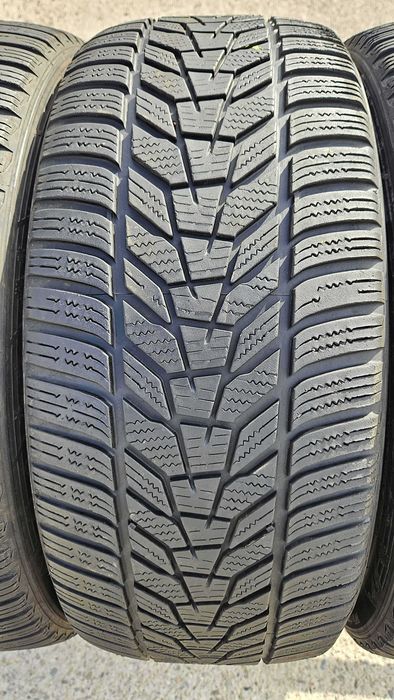 225/45 R18 • Iarna • Hankook Winter Icept evo 3 95V XL | 4 buc | DOT 2022 | Pret/buc