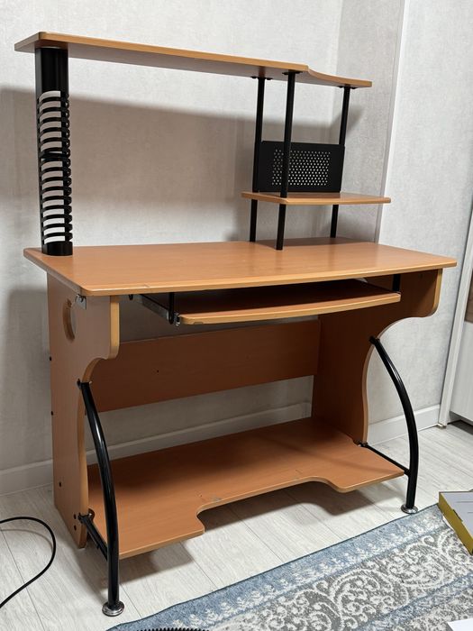 Компьютерный стол