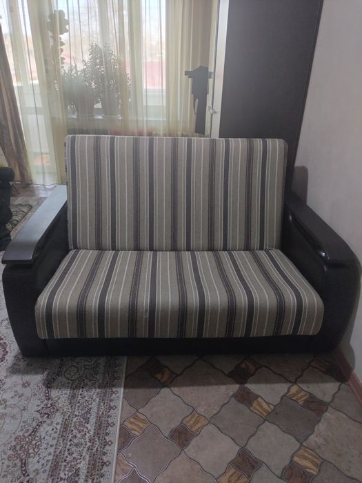 Продам диван в хорошем состоянии.