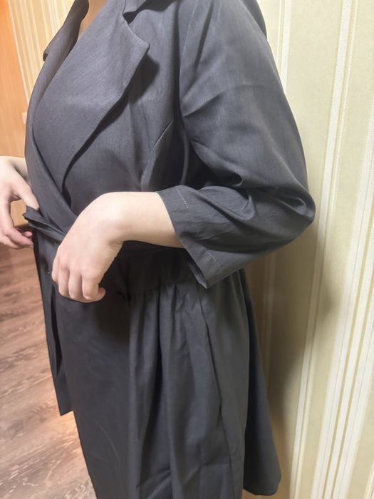 Продам платье офисное ,стильное модное