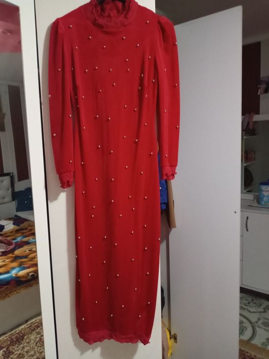 Vând rochii superbe