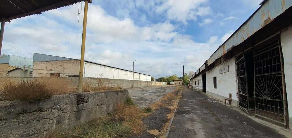 Продаётся 1 га производственная база