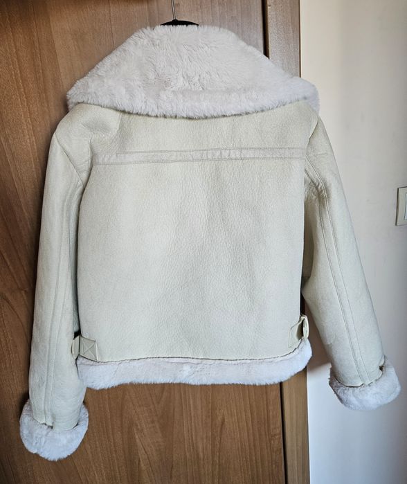 Кремаво пухкаво яке Pull&Bear