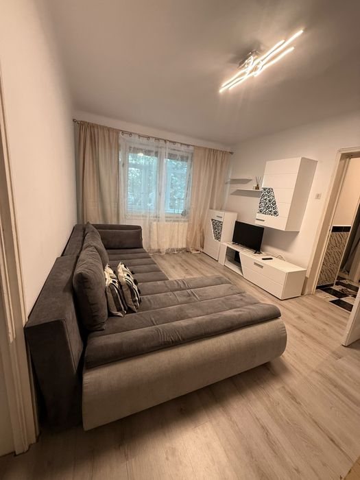 Închiriez apartament Bld Independenței Et1 — fotografia 1