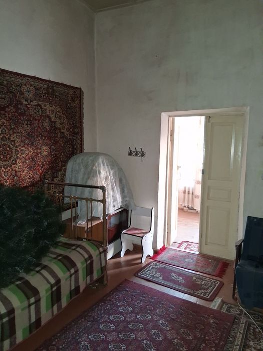 Продается дом в общем дворе.