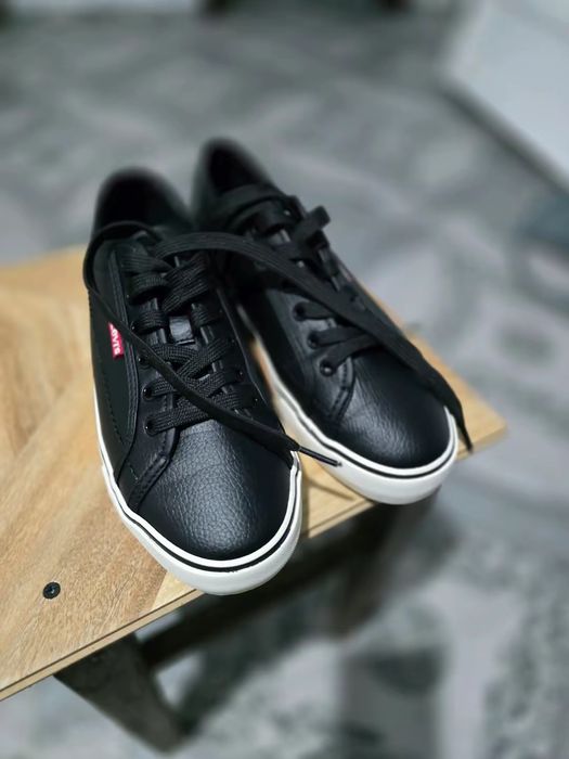 Adidași in stare foarte bună se poate vinde si angro