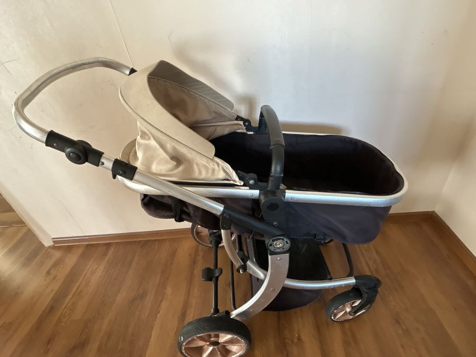 Коляска отдам даром