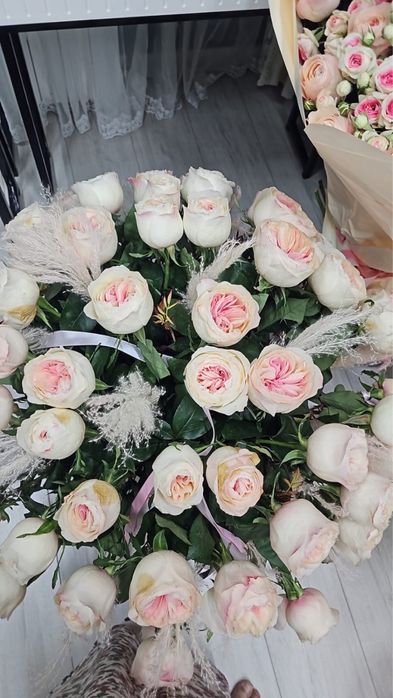 Продам цветы в корзине